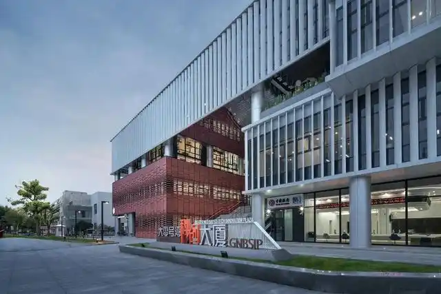 闵行区政协委员姚磊建言：打通“中间一公里”瓶颈